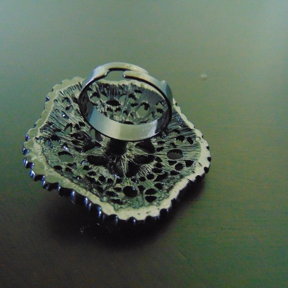 Costume Jewelry- flower ring - Picture 6 of 11